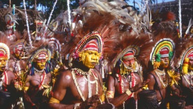 Bailarines de la tribu mekeo, Papúa Nueva Guinea