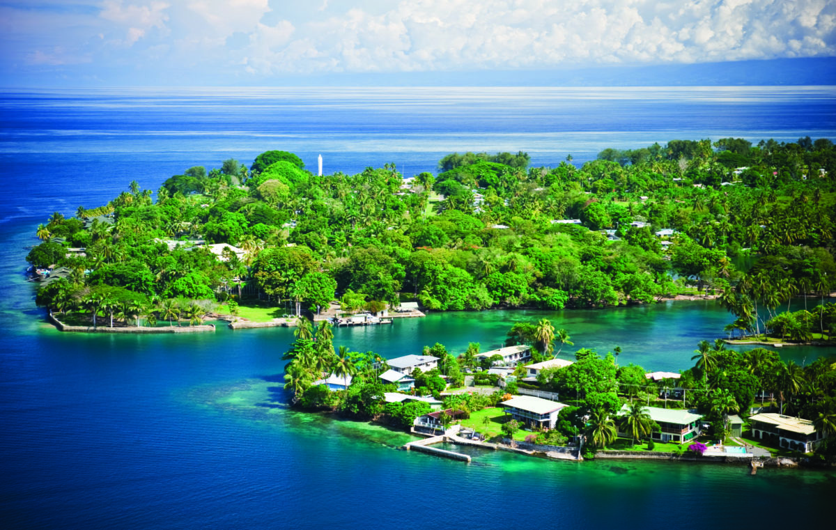 Vista aérea de la ciudad de Madang, Papúa Nueva Guinea